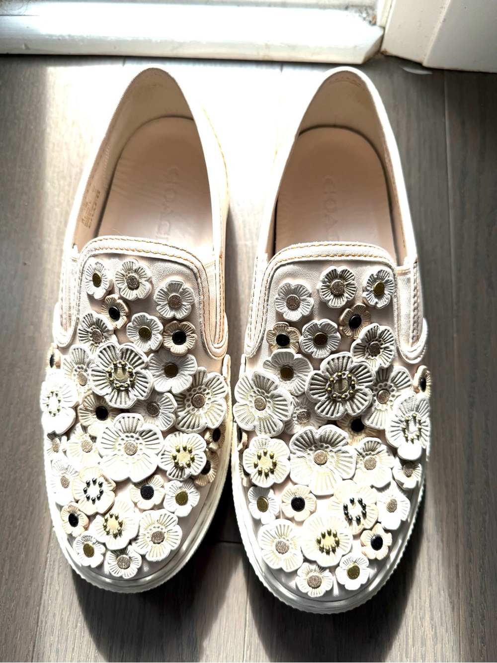 Coach Cream Leather Floral Appliqué Slip-On Sneakers - size 6.5
